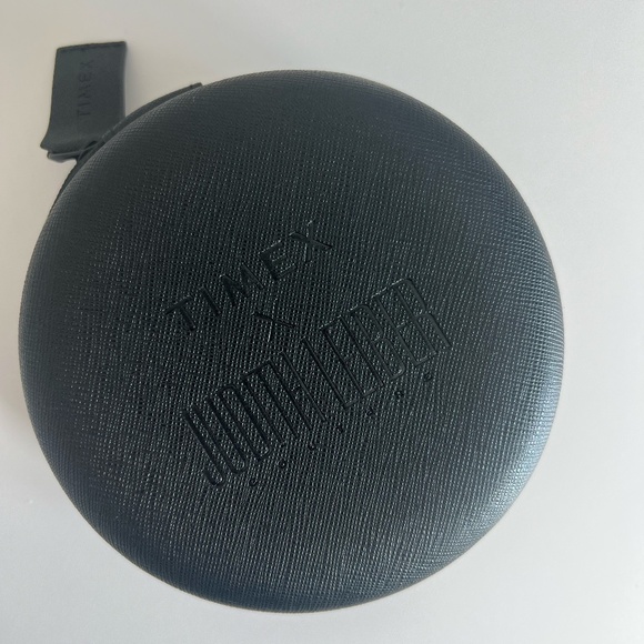 TIMEX x JUDITH LEIBER COUTURE WATCH - Picture 4 of 7